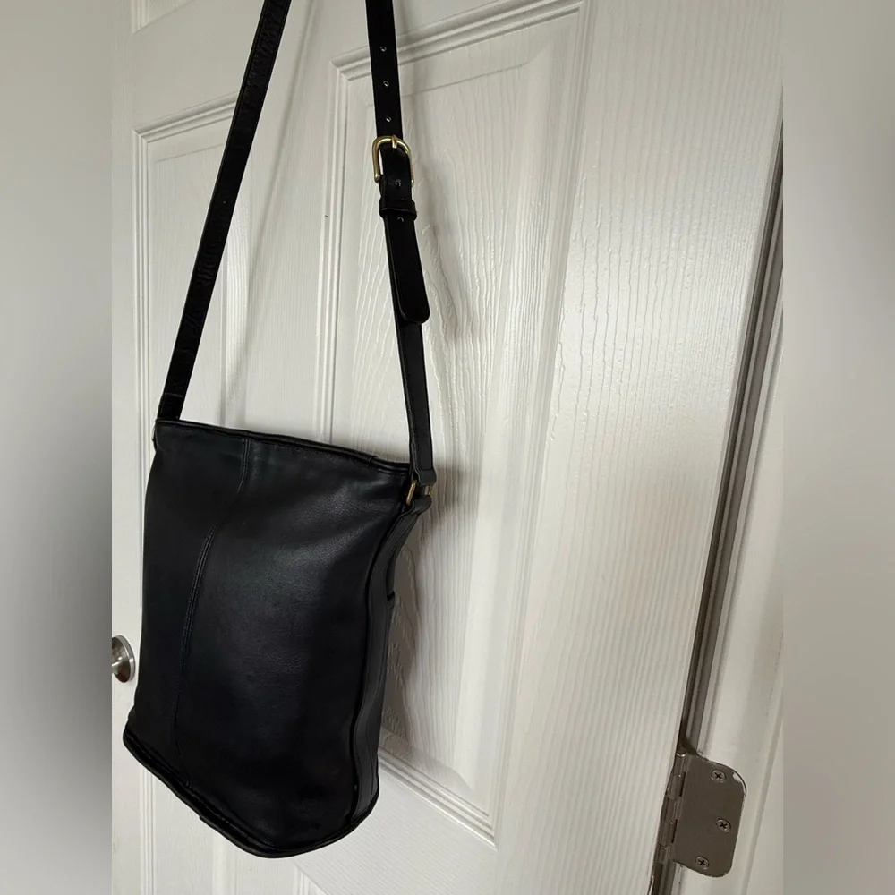 Vintage Coach Navy Leather Shoulder Bag - Picture 5 of 13